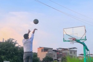 这商务跳投看着还挺丝滑的