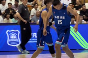 出国后的张文杰越来越美式了