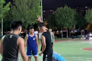 你们会跟这样的人打嘛？国内滨州库里 进球后兴奋狂吼噗噗噗