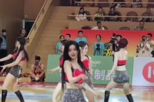温州果然有钱啊，在浙BA的拉拉队都是最顶的