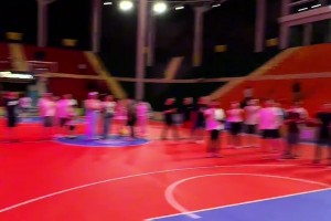 俄罗斯1米85美女在岚皋村BA大秀球技 惊呆观众
