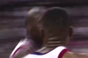 奥尼尔在FIBA赛场上也是无敌般的存在啊，谁敢挡在他前面？