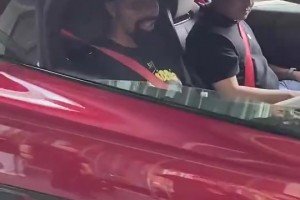 哎呦卧槽，会跳舞的汽车？丁威迪被国产汽车品牌仰望汽车震惊