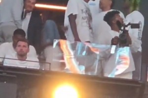 必须安排！东契奇续约湖人后，佩林卡带着77与湖人众将看后街男孩演唱会