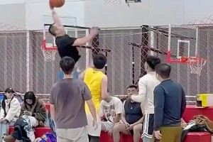 野球场最怕碰到这种人！一个人无解 全让他一人玩了！