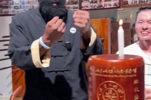 哈登“震撼来袭”，每一刻都是欢乐瞬间。