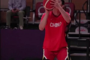 地球德比即将来袭！王俊杰赛前训练，丝毫不受首场比赛影响