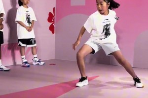 厉害了！贾磊女儿娴熟运球，连巴特勒看完都得鼓掌！