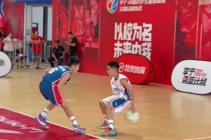 请问这个小学生控球什么水平？