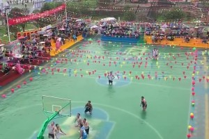 湖人和快船的主场！水中篮球 比正常球场更费体力！
