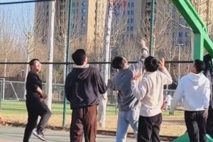 一整场没正眼看过队友~绝对是野球场上的顶级传球 黄巧克力？
