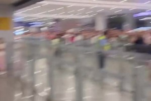 冠军二当家！杰威凌晨抵达中国，接机现场人山人海！
