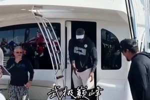 “篮球之神的气场～迈克尔乔丹钓鱼归来引现场轰动”