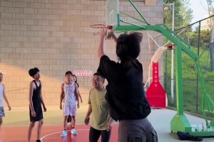 不懂就问，妹子这球走步了吗？