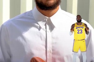 布克选NBA历史最强首发五人：詹姆斯KD科比乔丹大梦！