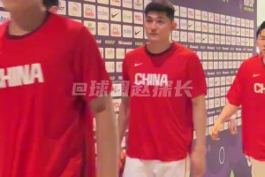 能否时隔十年重回亚洲杯半决赛？中国男篮VS韩国赛前入场