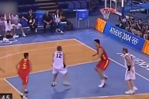 就这么硬气！面对新西兰球员撞胸挑衅，大姚直接将其推翻！