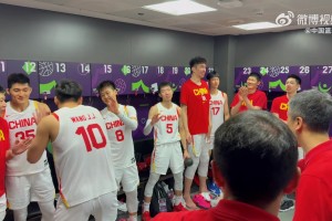 氛围到位！还有一场！中国男篮，加油！干就完事！