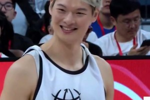 哥们来真的啊？王哲林、邓超上篮均遭库兹马钉板血帽！