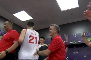 王仕鹏盛赞郭士强：他打着世界最先进的篮球 防守反击挡拆三分