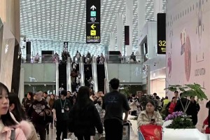 身材很哇塞！这妹子是中国男篮队长的女盆友吗？