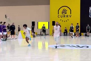 中国篮球目前最有天赋的后卫了吧？朱正出现在库里中国行训练营中