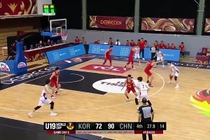 还敢还手？U19对决韩国垃圾时间想扣篮，中国队立马回敬俩扣篮