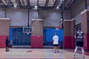 要进化成空间型内线了吗？哈腾练习底角三分！