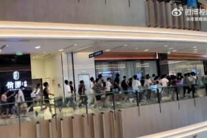 这就是超级巨星的人气！重庆大批球迷涌入商场，只为见库里一面