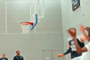 库里：屏幕前的老铁你们觉得我能帽到吗？