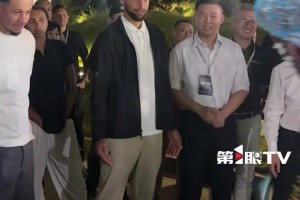 库里在重庆被川剧变脸惊艳 连连拍手称赞