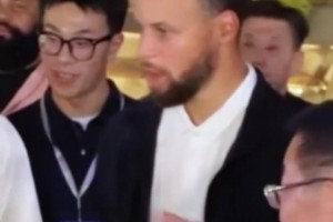 库里重庆行，观看变脸被震惊！