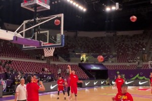 中国男篮现在热身投篮太准了！跟以前完全不是一个画风