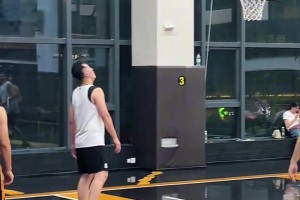 企业家球局赛：不得不说现在的大爷真的很稳！猜猜多少岁了？