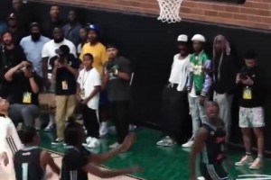 双人扣篮？这两分算谁的啊兄弟们