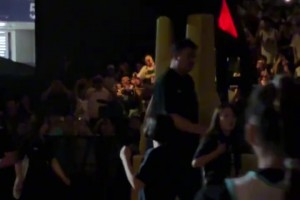 梦幻联动！姚明现身库里中国行活动现场，引得球迷阵阵欢呼！