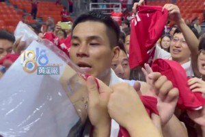 苍南队成为首支打败市级联队的队伍苍南彭于晏方瑜赛后被团团围住