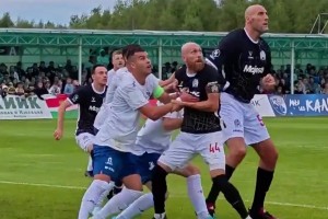 和姚明一样高！前NBA球员登入足球赛场！