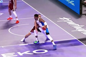 还没发力你就倒下了！字母哥热身赛15分钟暴砍25+10