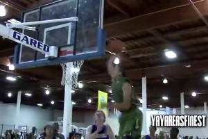 简直美式校霸！戈登16岁就已经这样打球了！这身肌肉真离谱啊！