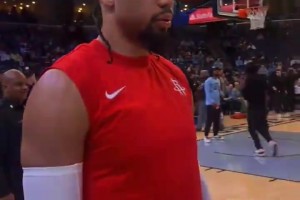 和神明沟通！名场面：狄龙在灰熊主场赛前的“死亡凝视”！