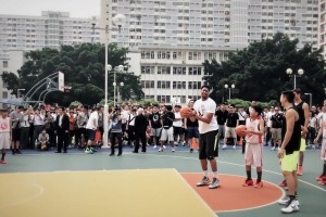 何时能再来？浓眉当年中国行玩得很开心啊！那时还满脸青涩~