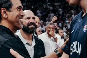 斯波观战塞尔维亚vs斯洛文尼亚 爱徒约维奇砍全场最高18分！