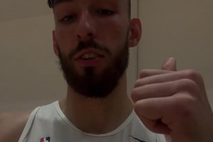 切特用中文给中国雷霆球迷打招呼：兄弟！