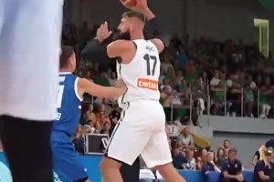 瓦兰这么猛的表现，下赛季给约基奇当替补，未免太顶了吧！