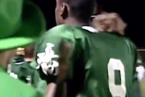 身体素质炸裂！罕见的小皇帝高中打橄榄球比赛的视频