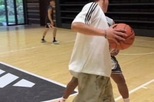 打了1个半小时这么持久？！吴泽加冕和德文打了一个半小时的单挑