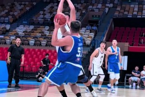 打篮球得内线者得天下？！ 街球霸王 万圣伟内线激烈硬刚