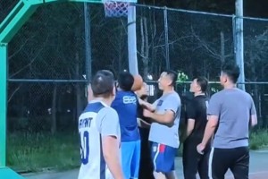 不拉杆不舒服！打法太逆天 野球场神级球感把对手都惊呆了！