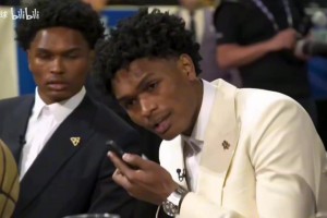 乌杜卡的嘴角压不住了！回顾阿门选秀加入火箭队的时刻！